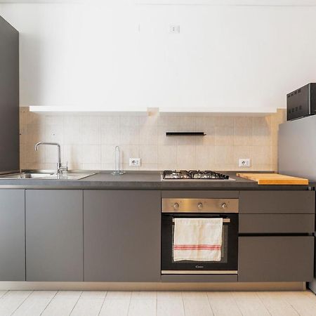 Roomy Apartment Close To Subway M5! Milan Exterior photo