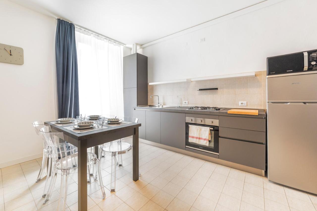 Roomy Apartment Close To Subway M5! Milan Exterior photo