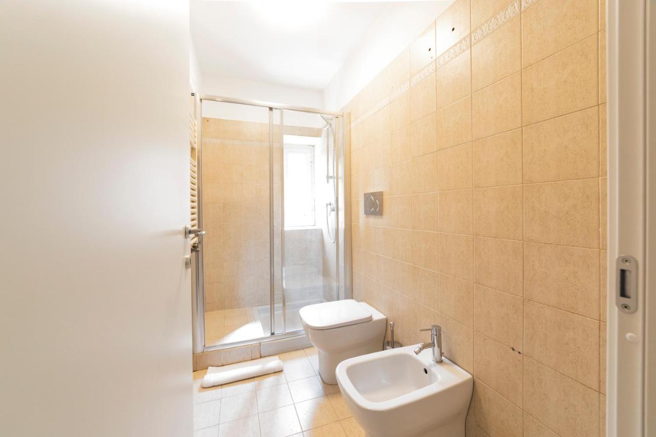 Roomy Apartment Close To Subway M5! Milan Exterior photo