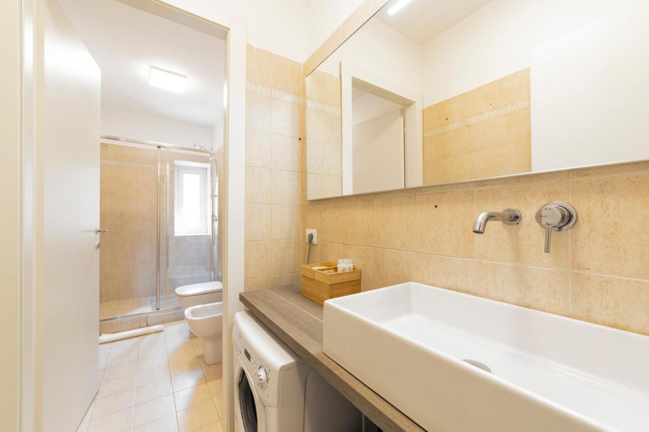 Roomy Apartment Close To Subway M5! Milan Exterior photo